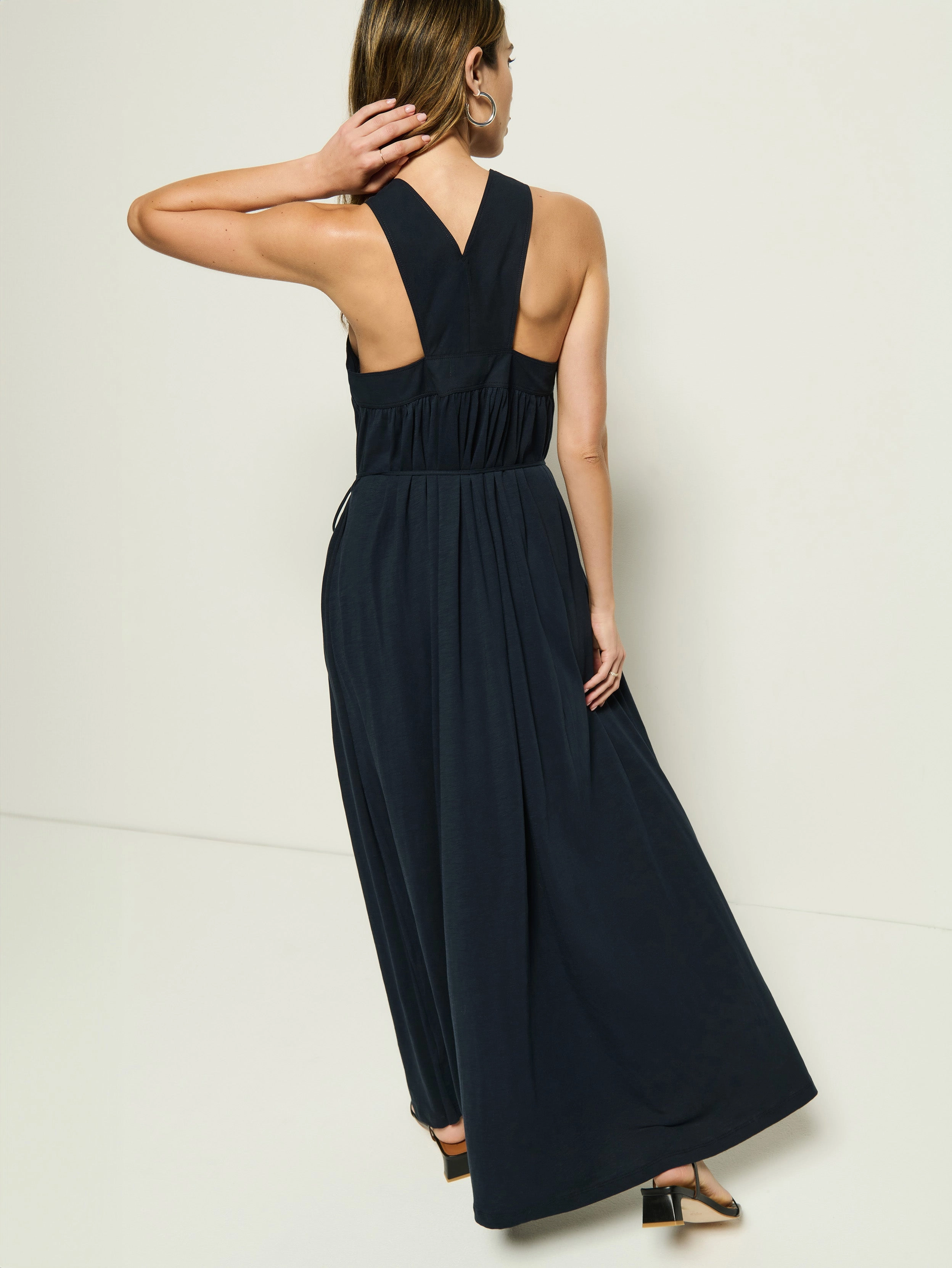 Brielle Halter Maxi Clean Comfort Resort Outfit