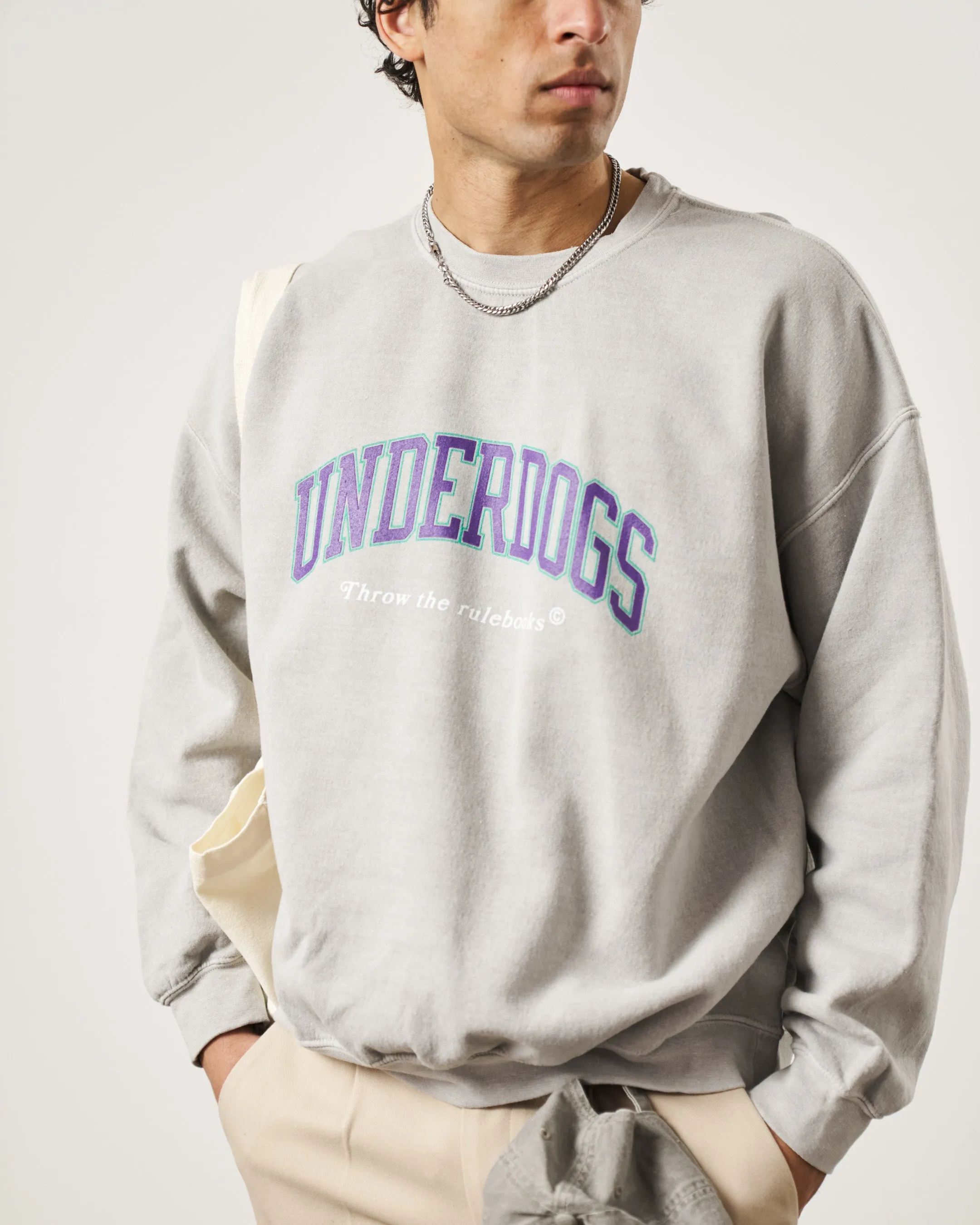 Chic and Warm Vice 84 'Underdogs' Vintage Washed Sweater - Ash Grey