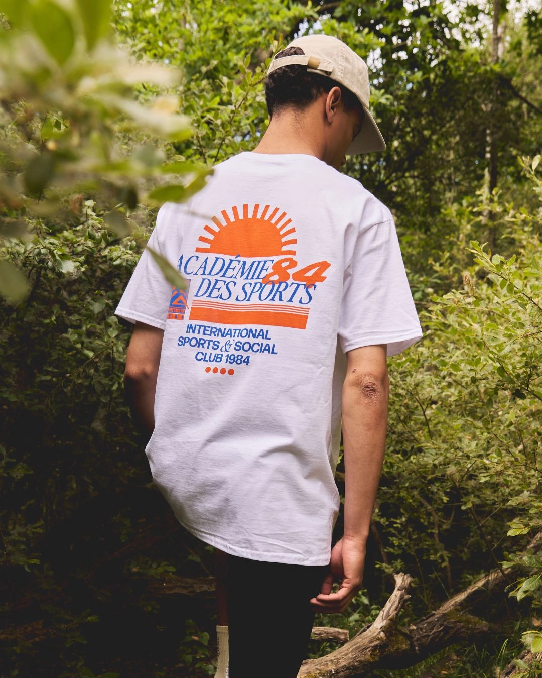 Vice 84 'Sports & Social Club' Tee - White Floral freshness Relaxed Wearable