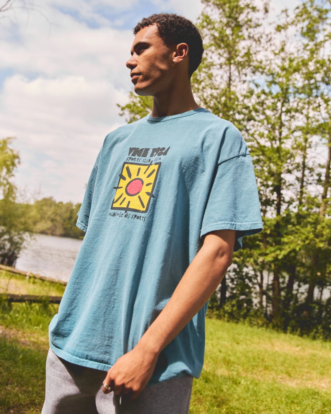 Beaded details Vice 84 'Sun Sports Club' Vintage Washed Tee - Mid Blue