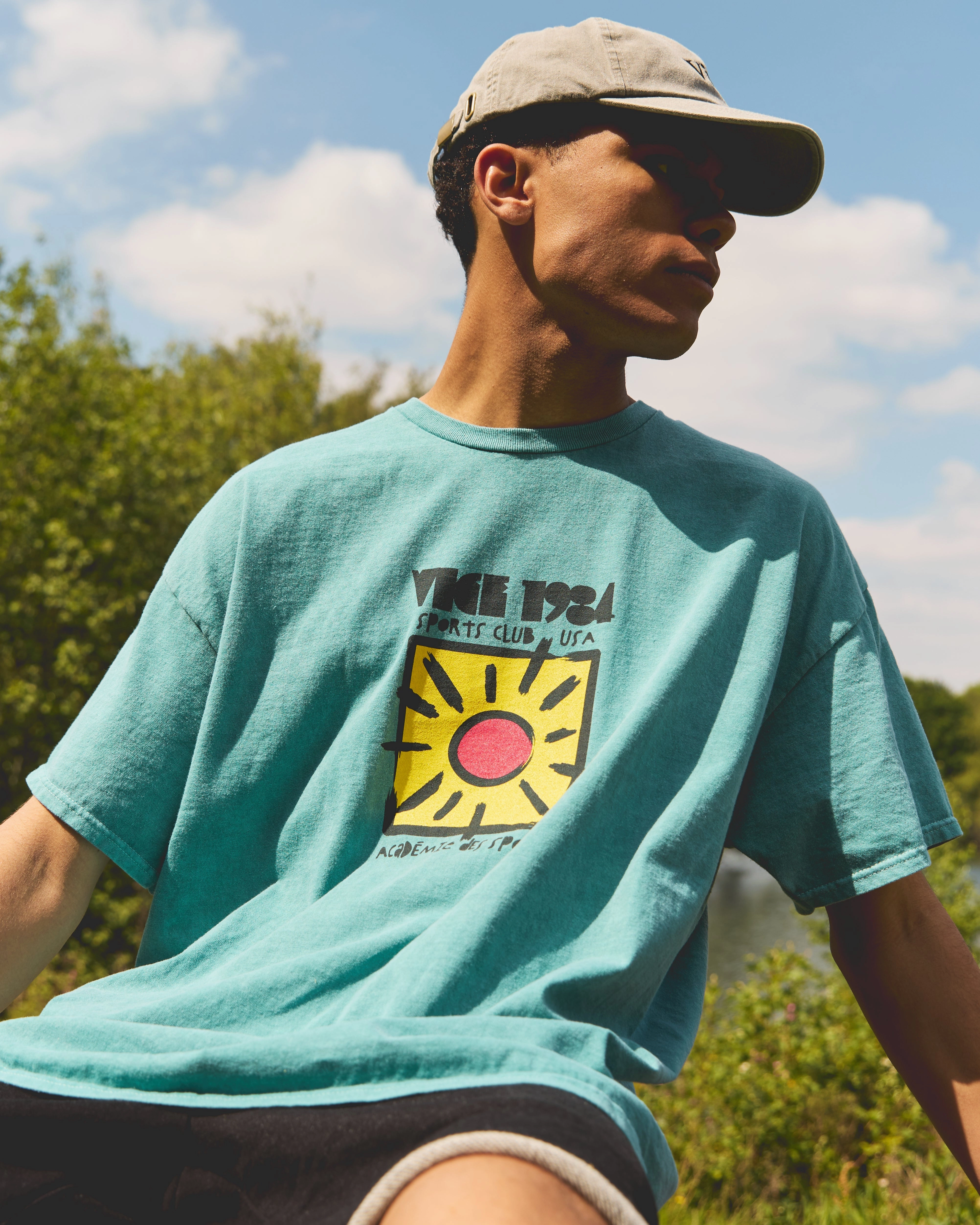 hiking clothes Holiday Comfort Style Vice 84 'Sun Sports Club' Vintage Washed Tee - Sage
