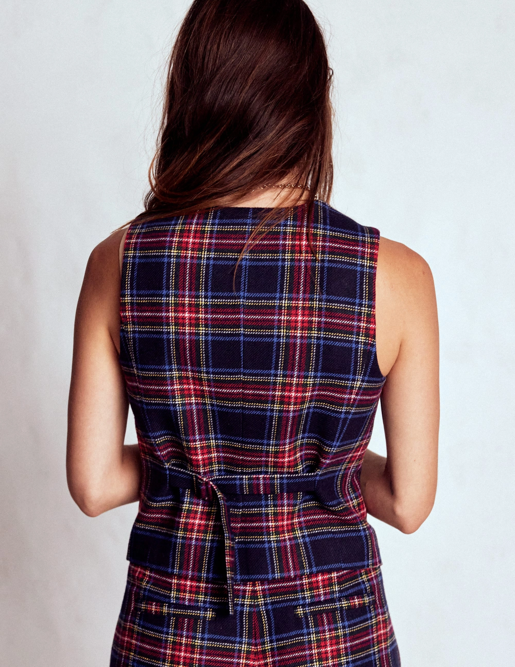 TemperatureRegulating Reinforced Seam Durability Tailored Check Waistcoat-Navy, Green and Red Check