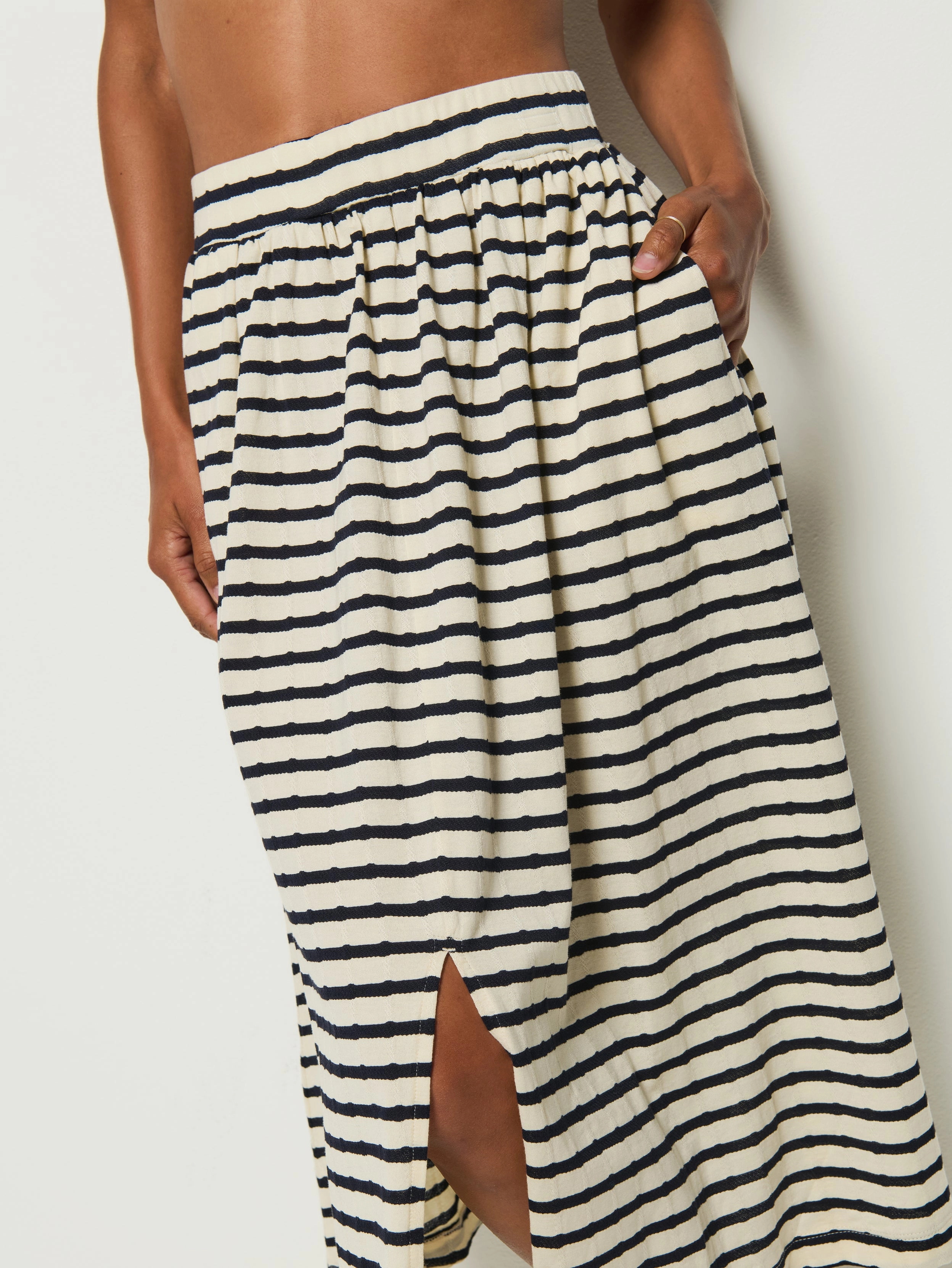 Vida Midi Skirt Figure Flattering Laid Back Look