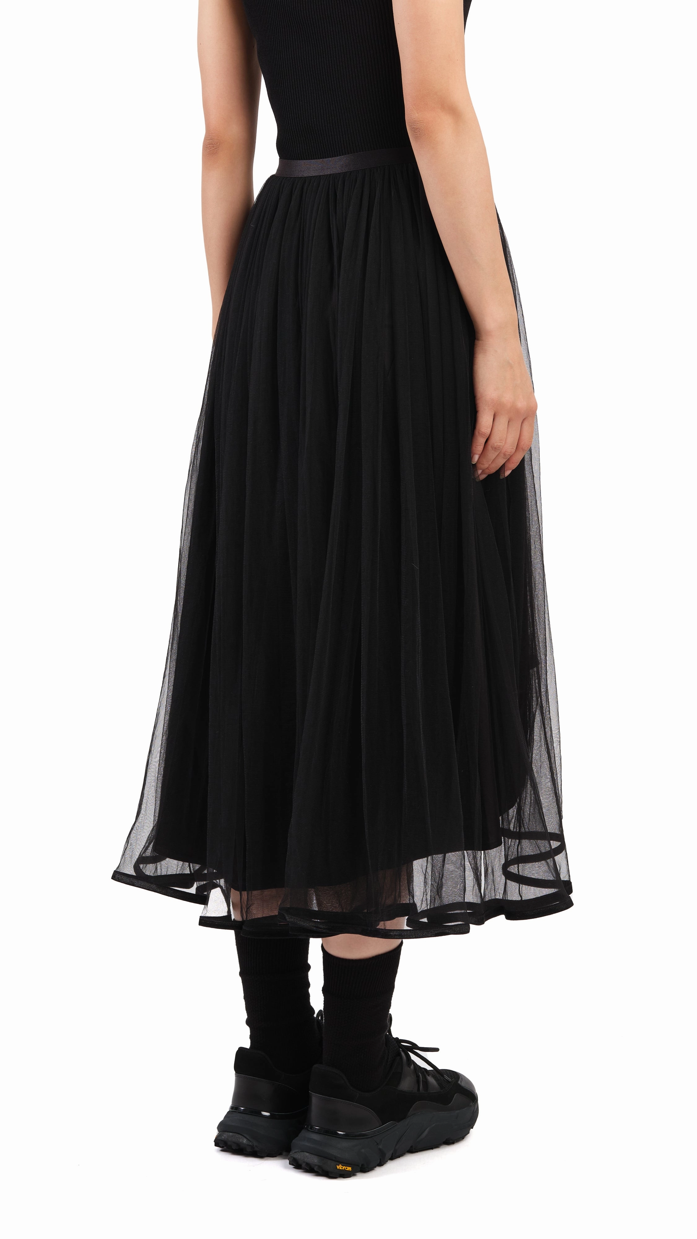 Volume Mesh Skirt Outfit Combo Key Feature