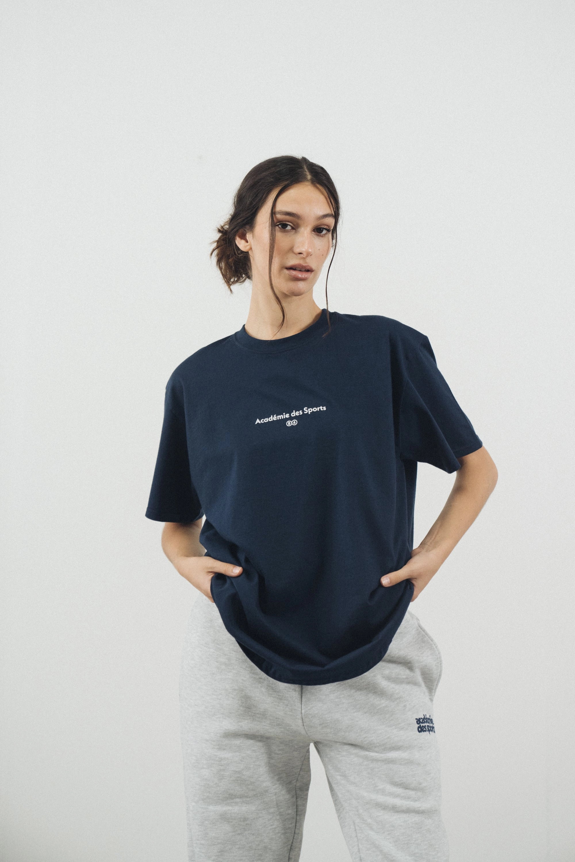 Urban Casual Look Cozy and Fashionable Vice 84 'Friends & Family' Tee - Navy