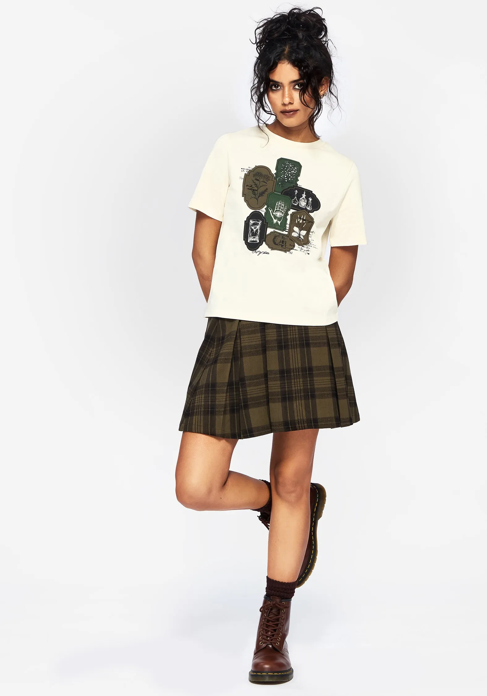 ConvertibleCollarSystem VNeck Style Wicce Stamp Graphic Short Sleeve T-Shirt