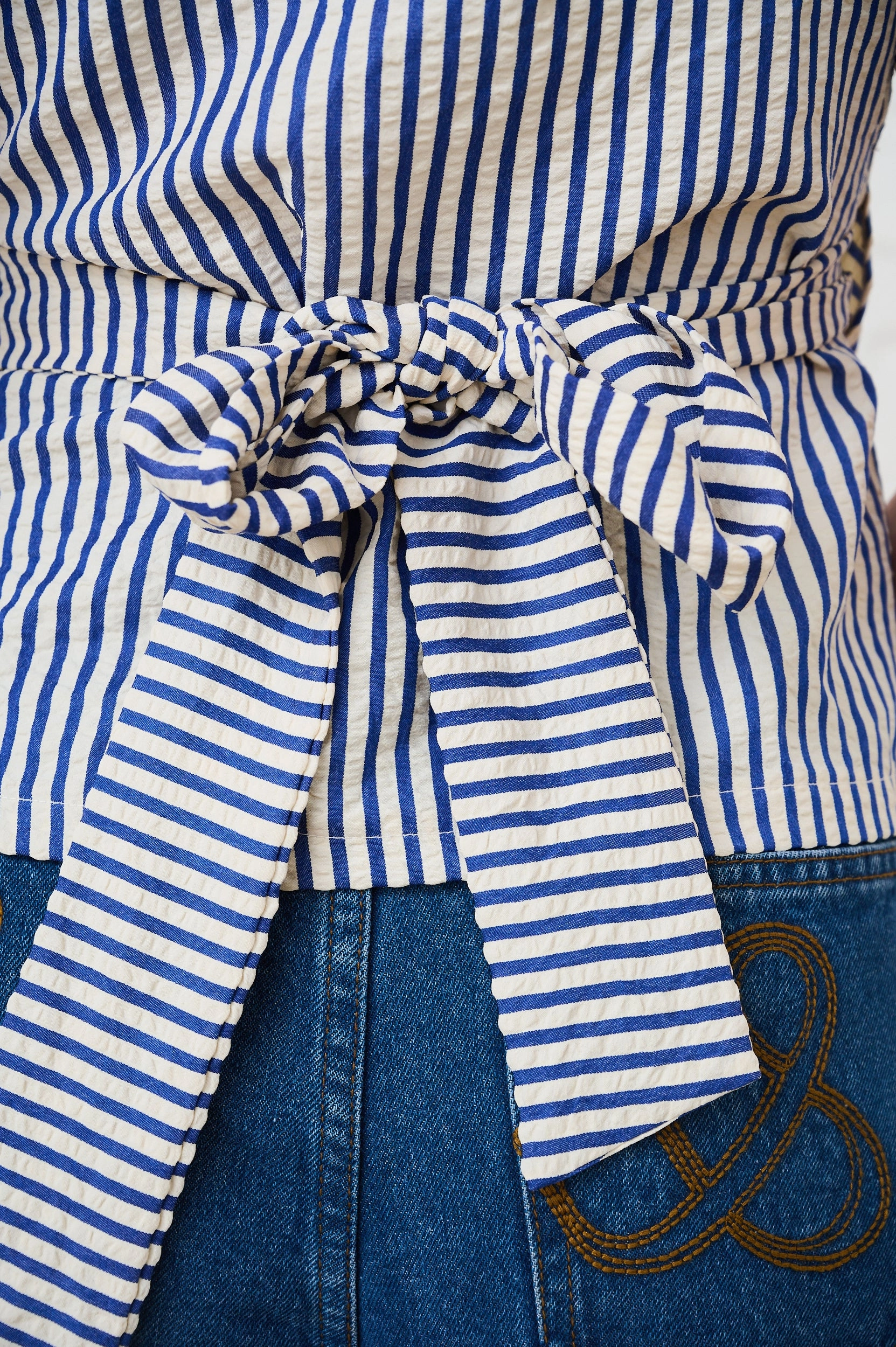FlexibleCuffs Relaxed Fit Shirt Wrap Top in Blue Stripe
